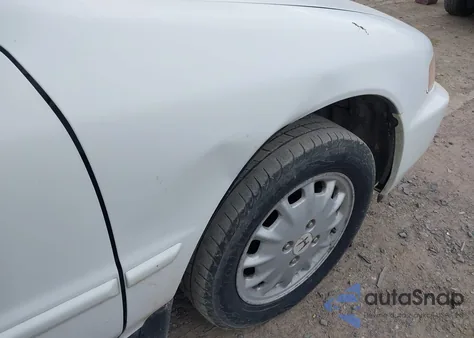 1997 Honda Accord Ex z USA, uszkodzony, nr VIN 1HGCD5555VA127980